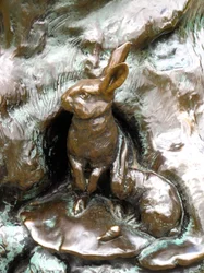 Króliki, fragment figury Piotruś Pan, 1912 (brąz)